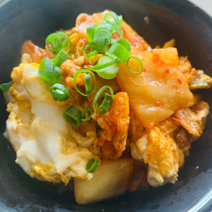 5分で出来る超簡単&激ウマ!キムチ卵炒め丼♡